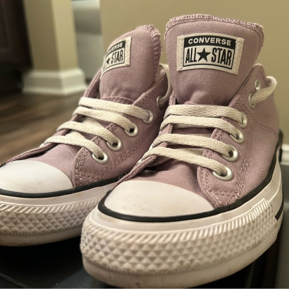Size 7 1/2 Lucid Lilac converse sneakers - Picture 4 of 7